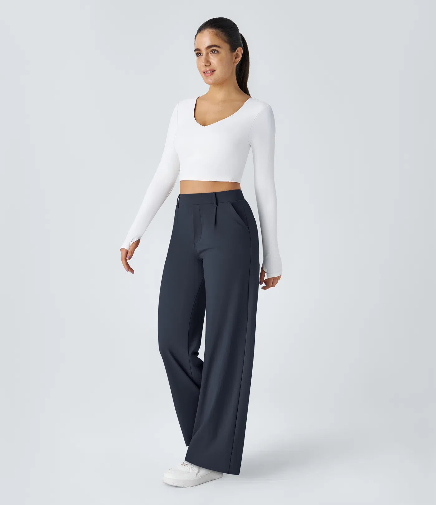 Plissierte dehnbare Stoffhose mit hohem Bund, Seitentaschen und geradem Bein