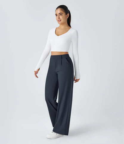 Plissierte dehnbare Stoffhose mit hohem Bund, Seitentaschen und geradem Bein