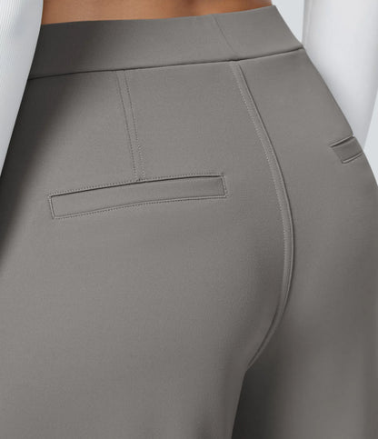 Plissierte dehnbare Stoffhose mit hohem Bund, Seitentaschen und geradem Bein