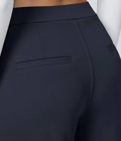 Plissierte dehnbare Stoffhose mit hohem Bund, Seitentaschen und geradem Bein