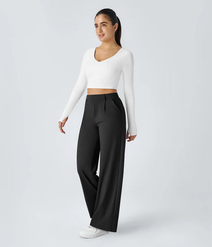 Plissierte dehnbare Stoffhose mit hohem Bund, Seitentaschen und geradem Bein