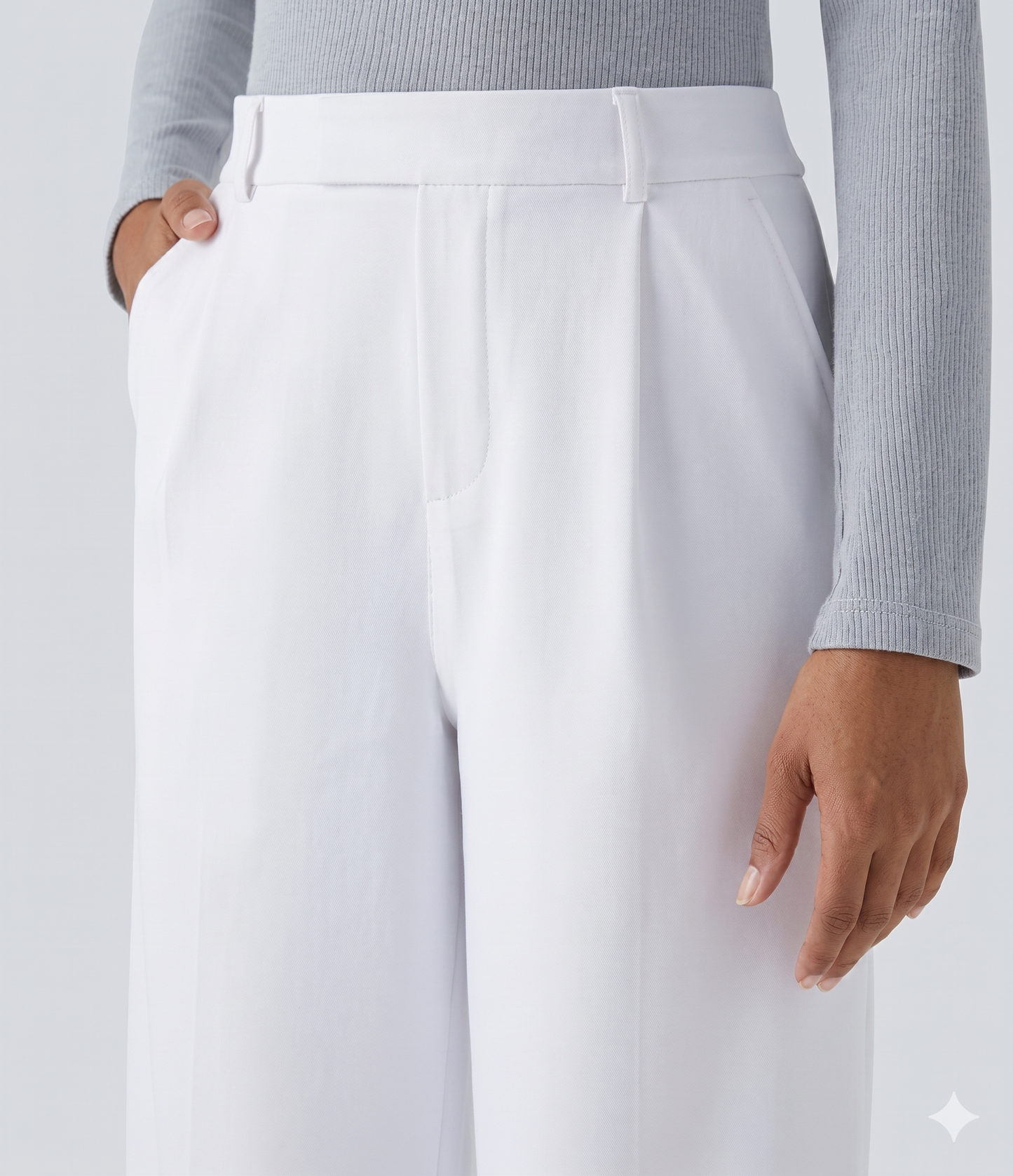 Plissierte dehnbare Stoffhose mit hohem Bund, Seitentaschen und geradem Bein